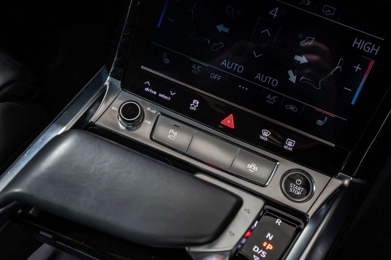 2022 AUDI E-TRON 2022 AUDI E-TRON