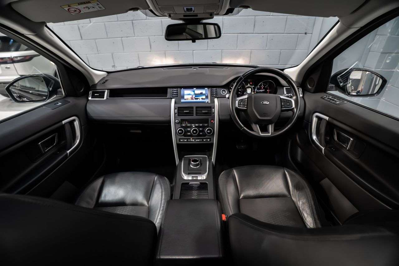 A 2018 LAND ROVER DISCOVERY SPORT 2.0 TD4 SE Tech SUV 5dr Diesel Auto 4WD Euro 6 (s/s) (180 ps) / STUNNING CA A 2018 LAND ROVER DISCOVERY SPORT 2.0 TD4 SE Tech SUV 5dr Diesel Auto 4WD Euro 6 (s/s) (180 ps) / STUNNING CA