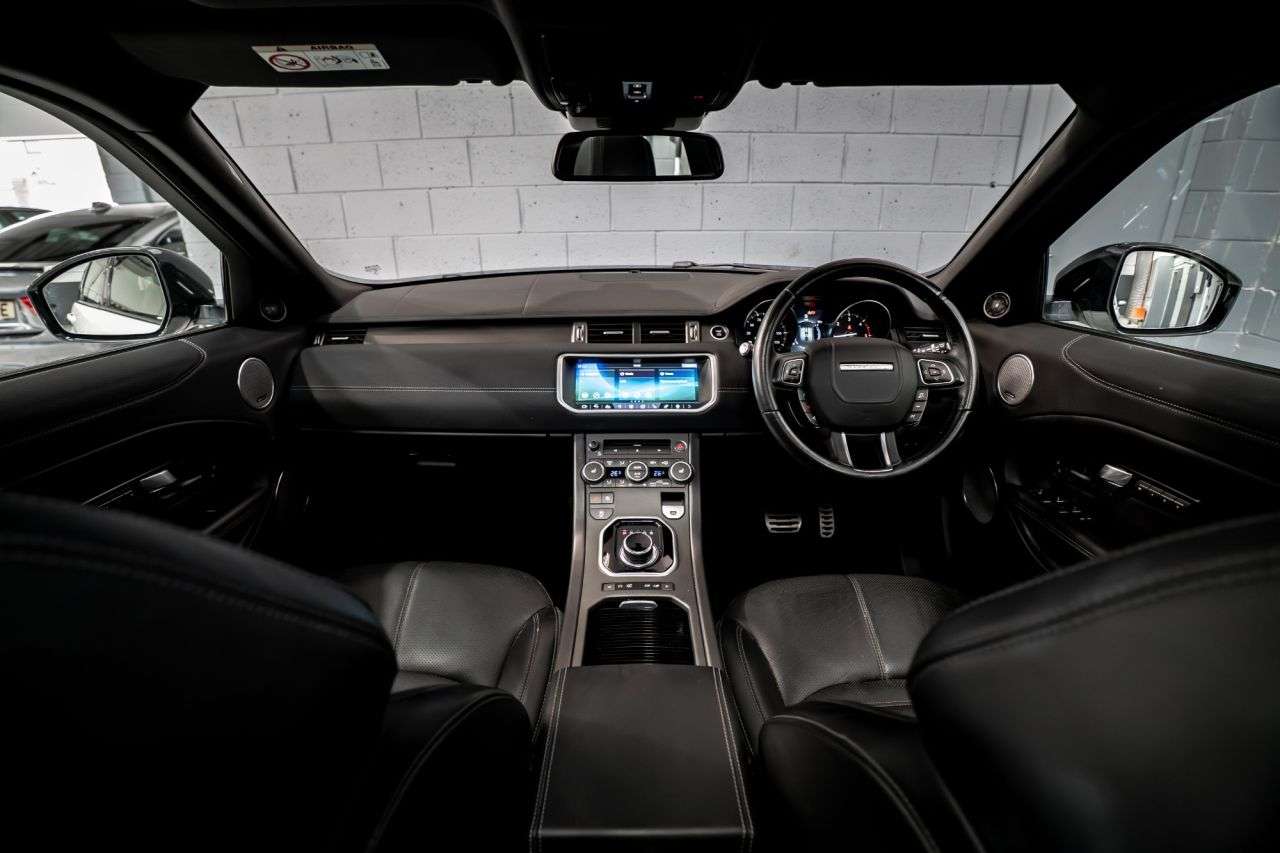 A 2018 LAND ROVER RANGE ROVER EVOQUE 2.0 TD4 HSE Dynamic SUV 5dr Diesel Auto 4WD Euro 6 (s/s) (180 ps) / STUNNIN A 2018 LAND ROVER RANGE ROVER EVOQUE 2.0 TD4 HSE Dynamic SUV 5dr Diesel Auto 4WD Euro 6 (s/s) (180 ps) / STUNNIN