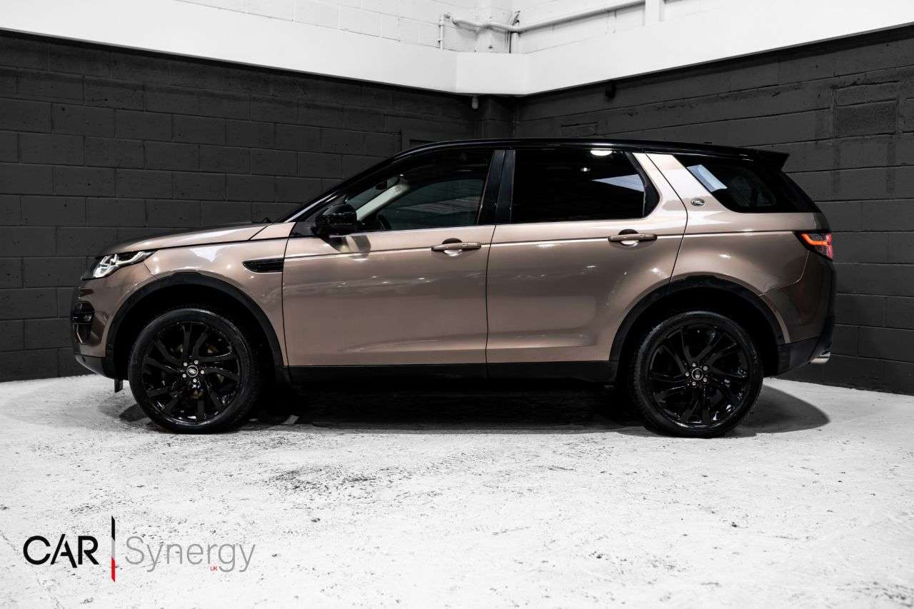 A 2017 LAND ROVER DISCOVERY SPORT 2.0 TD4 HSE Black SUV 5dr Diesel Auto 4WD Euro 6 (s/s) (180 ps) / STUNNING A 2017 LAND ROVER DISCOVERY SPORT 2.0 TD4 HSE Black SUV 5dr Diesel Auto 4WD Euro 6 (s/s) (180 ps) / STUNNING