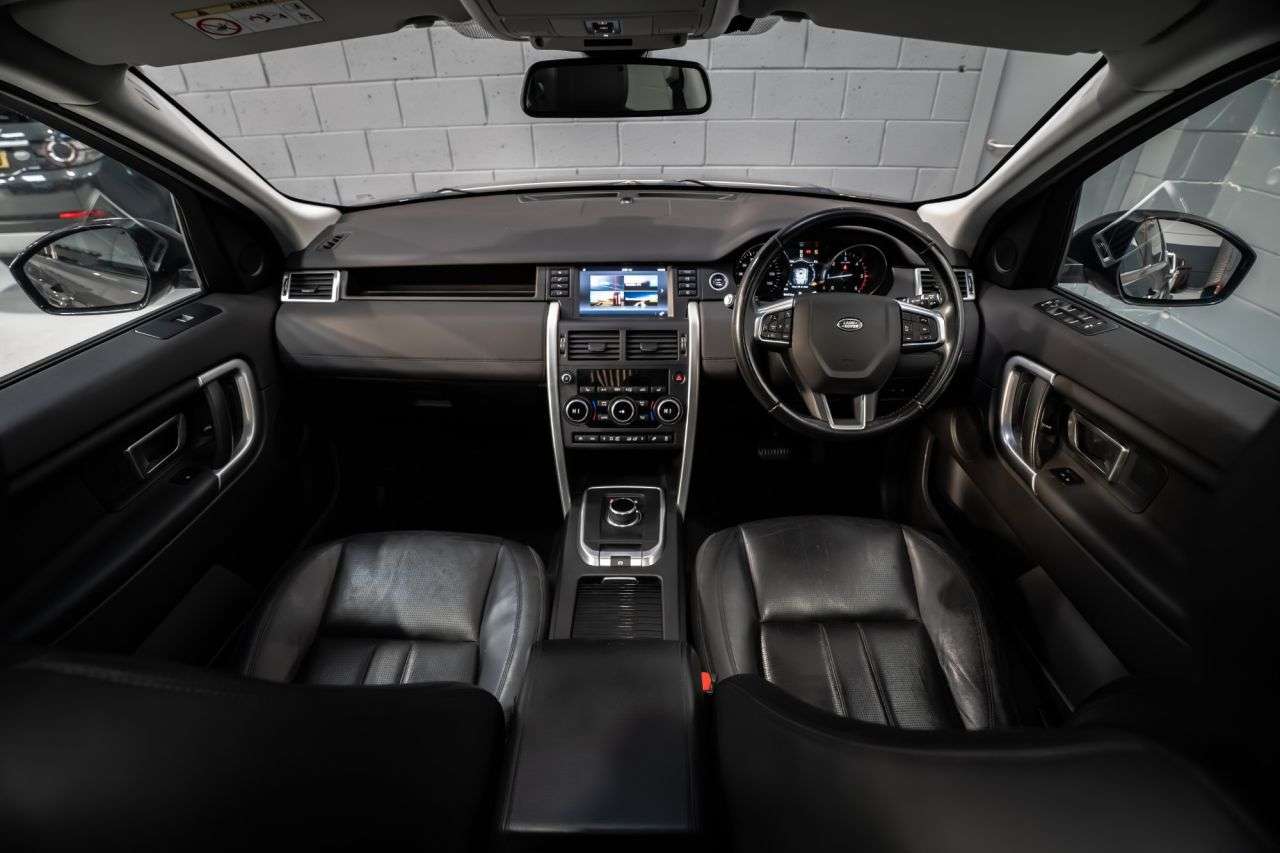 A 2017 LAND ROVER DISCOVERY SPORT 2.0 TD4 HSE Black SUV 5dr Diesel Auto 4WD Euro 6 (s/s) (180 ps) / STUNNING A 2017 LAND ROVER DISCOVERY SPORT 2.0 TD4 HSE Black SUV 5dr Diesel Auto 4WD Euro 6 (s/s) (180 ps) / STUNNING