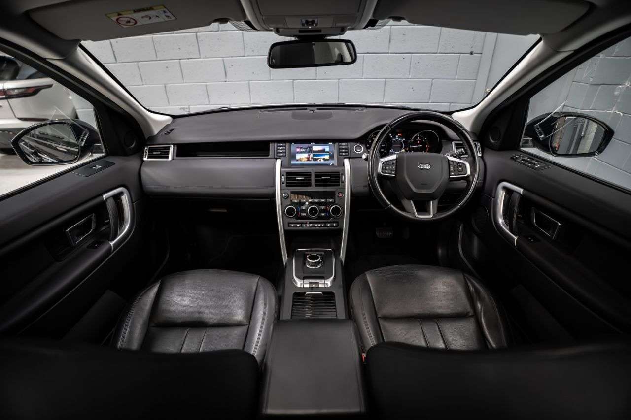 A 2018 LAND ROVER DISCOVERY SPORT 2.0 TD4 HSE Black SUV 5dr Diesel Auto 4WD Euro 6 (s/s) (180 ps) / STUNNING A 2018 LAND ROVER DISCOVERY SPORT 2.0 TD4 HSE Black SUV 5dr Diesel Auto 4WD Euro 6 (s/s) (180 ps) / STUNNING