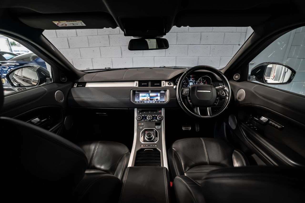 A 2017 LAND ROVER RANGE ROVER EVOQUE 2.0 TD4 HSE Dynamic SUV 5dr Diesel Auto 4WD Euro 6 (s/s) (180 ps) / STUNNIN A 2017 LAND ROVER RANGE ROVER EVOQUE 2.0 TD4 HSE Dynamic SUV 5dr Diesel Auto 4WD Euro 6 (s/s) (180 ps) / STUNNIN