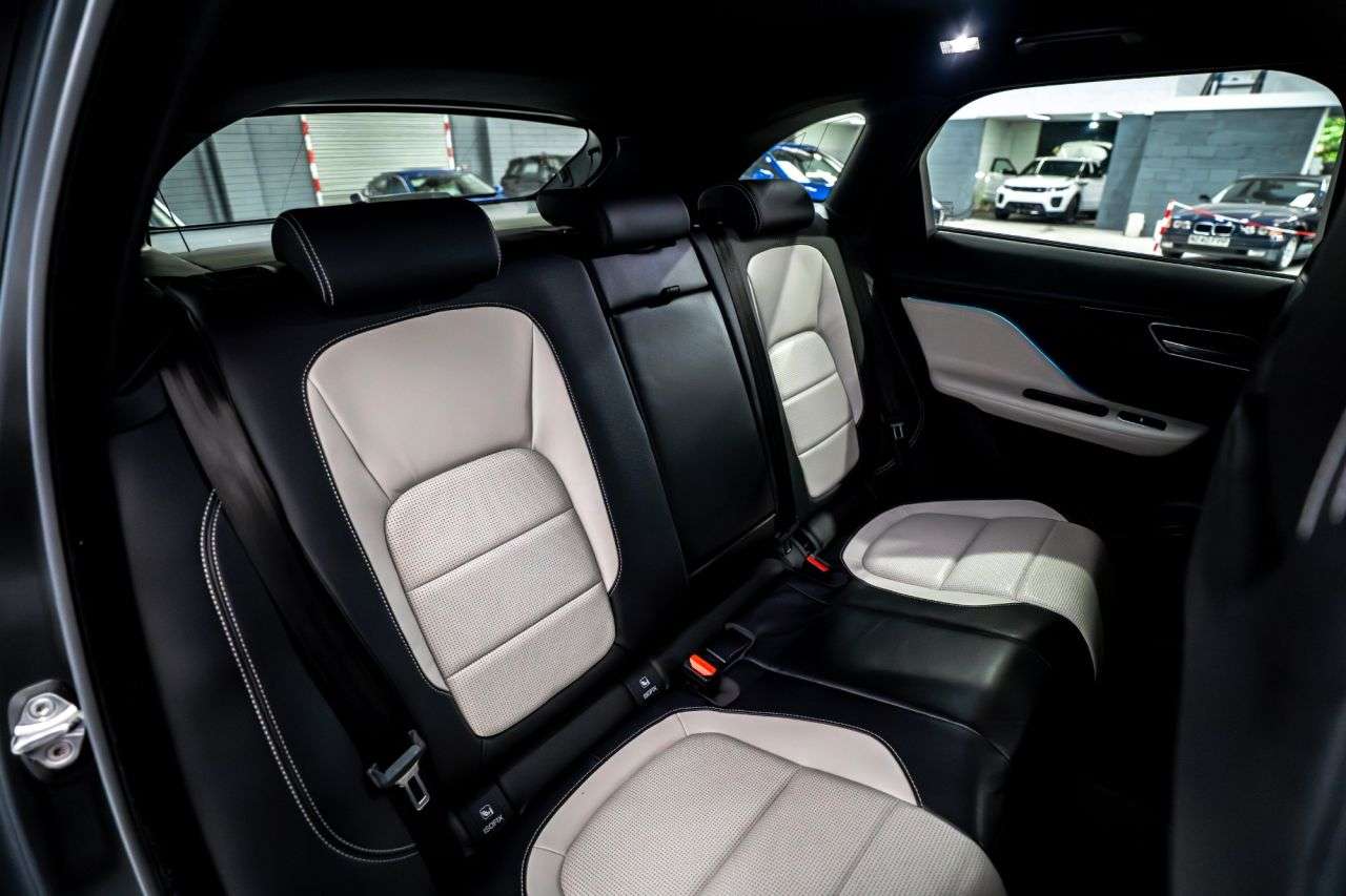 2016 JAGUAR F-PACE 2016 JAGUAR F-PACE