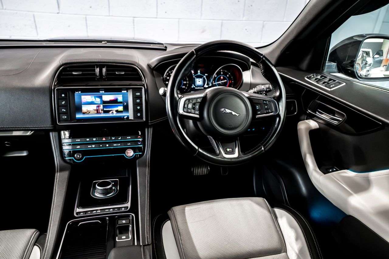 2016 JAGUAR F-PACE 2016 JAGUAR F-PACE