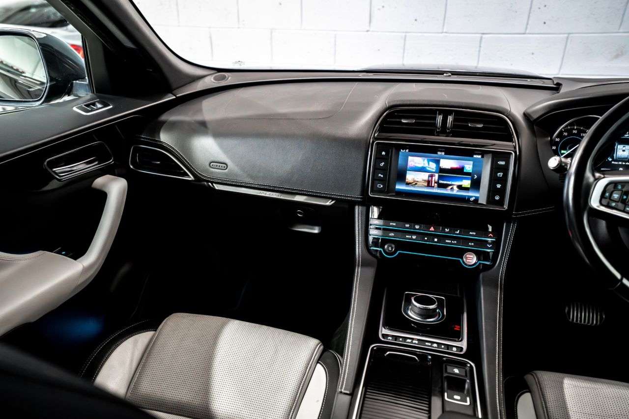 2016 JAGUAR F-PACE 2016 JAGUAR F-PACE