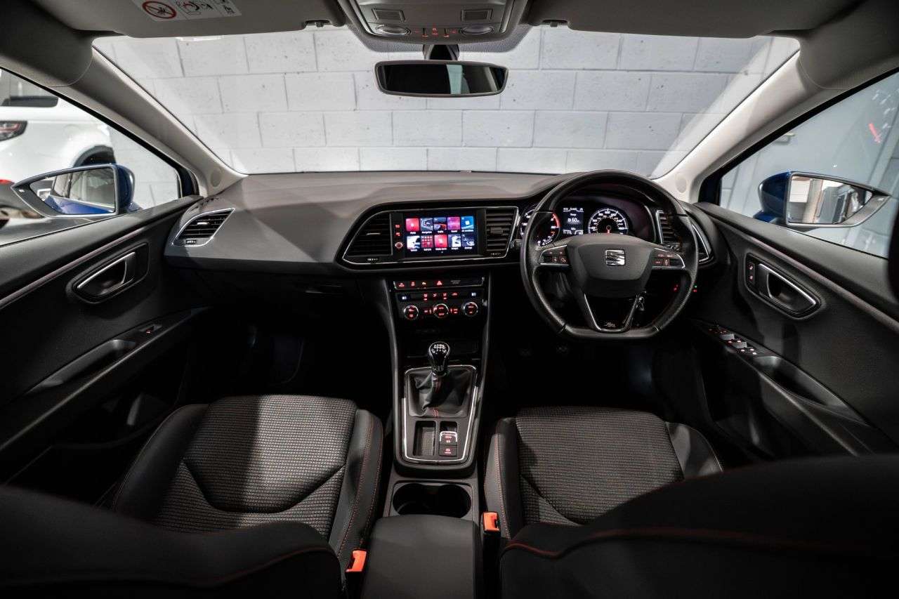 A 2020 SEAT LEON 1.5 TSI EVO FR Estate 5dr Petrol Manual Euro 6 (s/s) (150 ps) / STUNNING CA A 2020 SEAT LEON 1.5 TSI EVO FR Estate 5dr Petrol Manual Euro 6 (s/s) (150 ps) / STUNNING CA