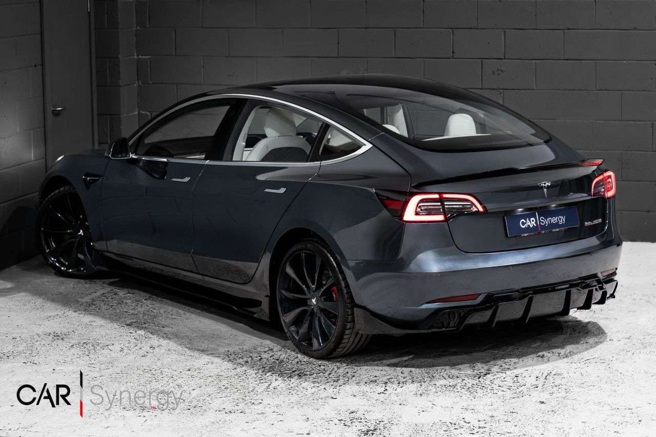 A 2019 TESLA MODEL 3 (Dual Motor) Performance Saloon 4dr Electric Auto 4WDE (Performance Upgrade A 2019 TESLA MODEL 3 (Dual Motor) Performance Saloon 4dr Electric Auto 4WDE (Performance Upgrade