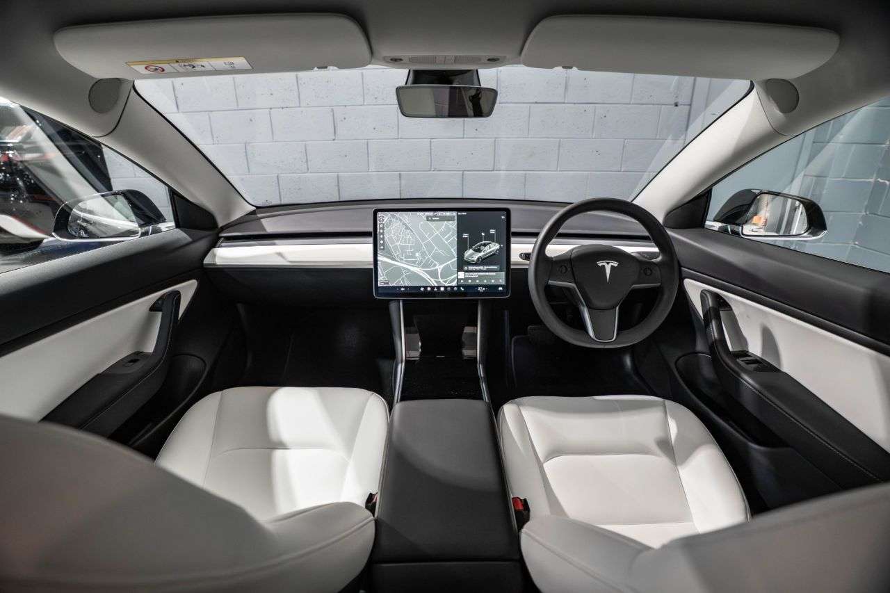 A 2019 TESLA MODEL 3 (Dual Motor) Performance Saloon 4dr Electric Auto 4WDE (Performance Upgrade A 2019 TESLA MODEL 3 (Dual Motor) Performance Saloon 4dr Electric Auto 4WDE (Performance Upgrade