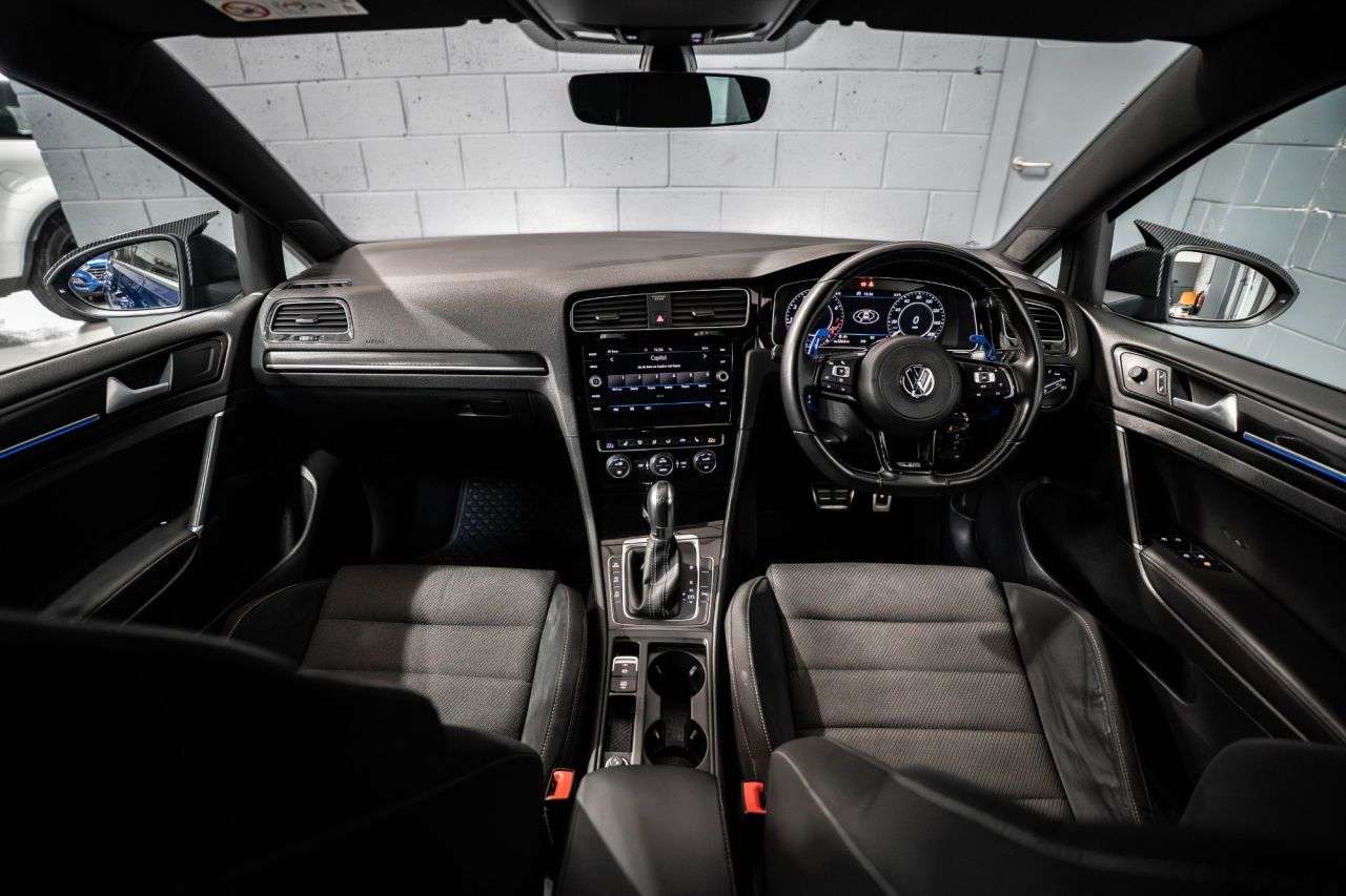 A 2019 VOLKSWAGEN GOLF 2.0 TSI R Hatchback 5dr Petrol DSG 4Motion Euro 6 (s/s) (300 ps) / STUNNING A 2019 VOLKSWAGEN GOLF 2.0 TSI R Hatchback 5dr Petrol DSG 4Motion Euro 6 (s/s) (300 ps) / STUNNING