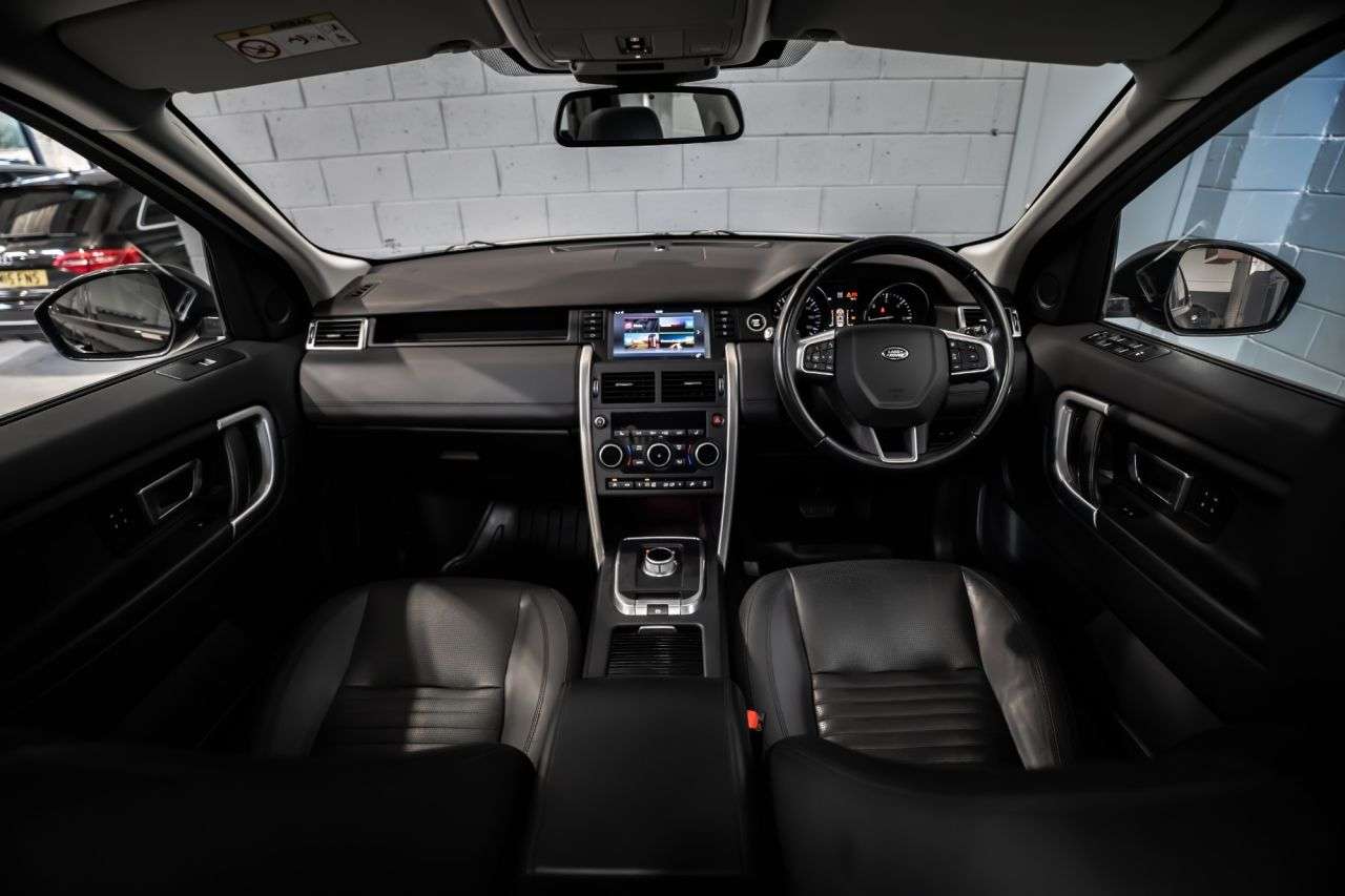 A 2017 LAND ROVER DISCOVERY SPORT 2.0 TD4 HSE Luxury SUV 5dr Diesel Auto 4WD Euro 6 (s/s) (180 ps) / STUNNING A 2017 LAND ROVER DISCOVERY SPORT 2.0 TD4 HSE Luxury SUV 5dr Diesel Auto 4WD Euro 6 (s/s) (180 ps) / STUNNING