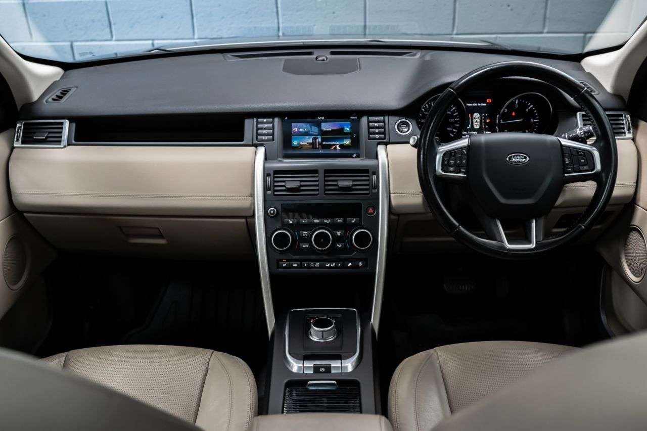 A 2017 LAND ROVER DISCOVERY SPORT 2.0 TD4 HSE SUV 5dr Diesel Auto 4WD Euro 6 (s/s) (180 ps) / STUNNING CAR! A 2017 LAND ROVER DISCOVERY SPORT 2.0 TD4 HSE SUV 5dr Diesel Auto 4WD Euro 6 (s/s) (180 ps) / STUNNING CAR!