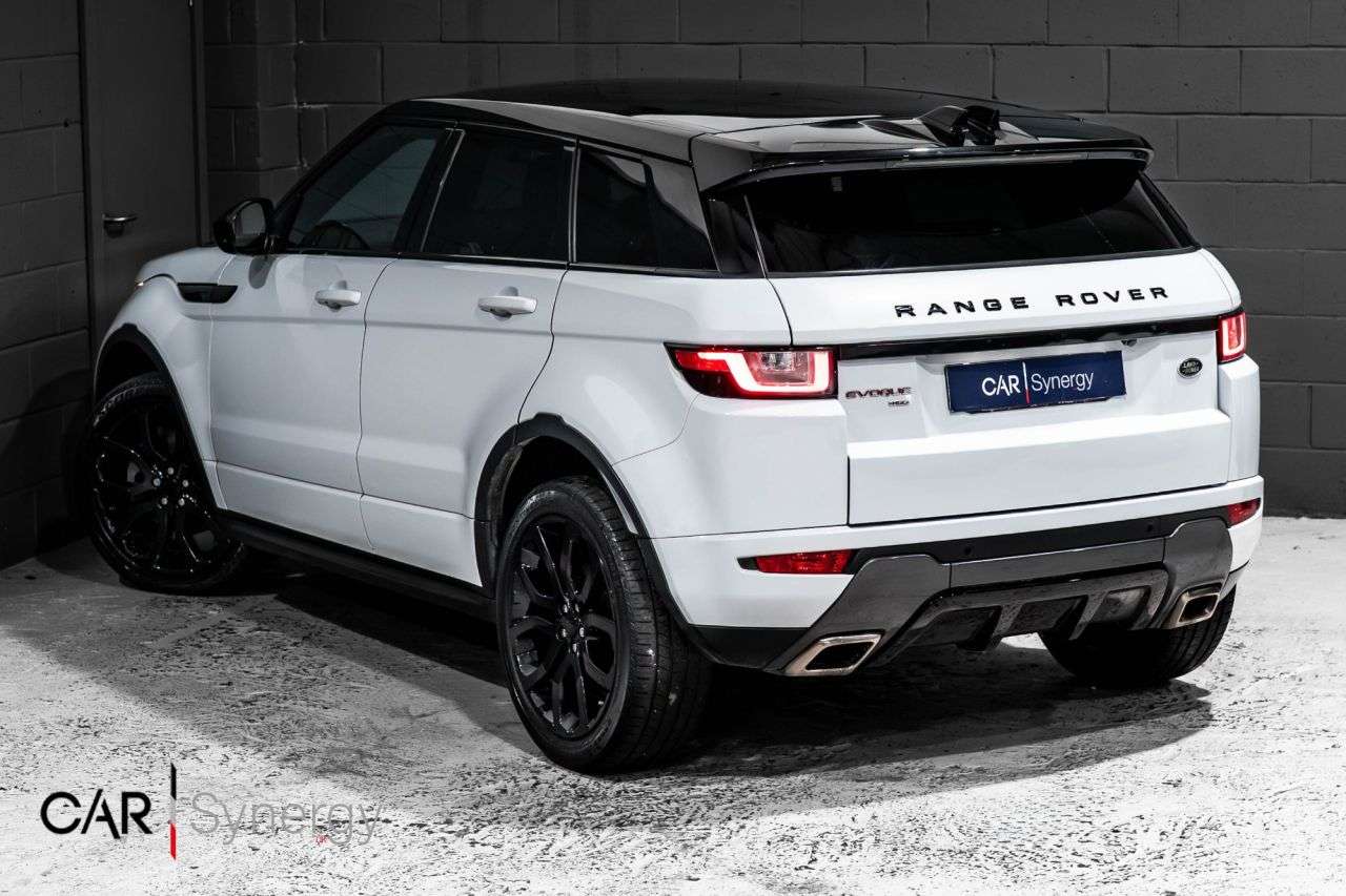 A 2017 LAND ROVER RANGE ROVER EVOQUE 2.0 TD4 HSE Dynamic SUV 5dr Diesel Auto 4WD Euro 6 (s/s) (180 ps) / STUNNIN A 2017 LAND ROVER RANGE ROVER EVOQUE 2.0 TD4 HSE Dynamic SUV 5dr Diesel Auto 4WD Euro 6 (s/s) (180 ps) / STUNNIN
