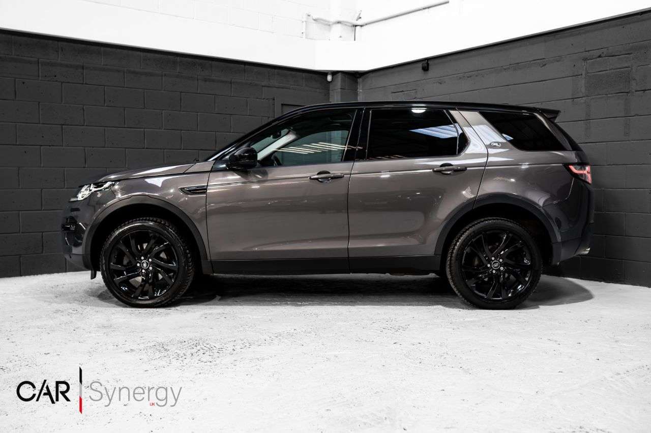 A 2016 LAND ROVER DISCOVERY SPORT 2.0 TD4 HSE Black SUV 5dr Diesel Auto 4WD Euro 6 (s/s) (180 ps) / STUNNING A 2016 LAND ROVER DISCOVERY SPORT 2.0 TD4 HSE Black SUV 5dr Diesel Auto 4WD Euro 6 (s/s) (180 ps) / STUNNING