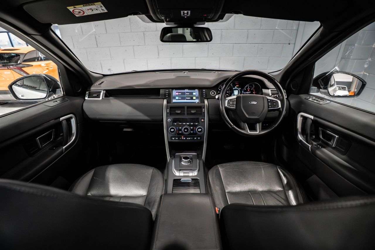 A 2019 LAND ROVER DISCOVERY SPORT 2.0 TD4 Landmark SUV 5dr Diesel Auto 4WD Euro 6 (s/s) (180 ps) / STUNNING C A 2019 LAND ROVER DISCOVERY SPORT 2.0 TD4 Landmark SUV 5dr Diesel Auto 4WD Euro 6 (s/s) (180 ps) / STUNNING C