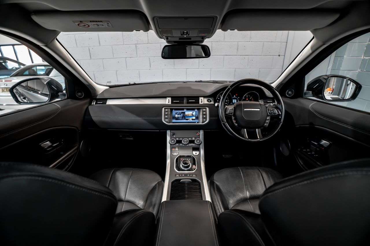 A 2018 LAND ROVER RANGE ROVER EVOQUE 2.0 TD4 SE Tech SUV 5dr Diesel Auto 4WD Euro 6 (s/s) (180 ps) / STUNNING CA A 2018 LAND ROVER RANGE ROVER EVOQUE 2.0 TD4 SE Tech SUV 5dr Diesel Auto 4WD Euro 6 (s/s) (180 ps) / STUNNING CA