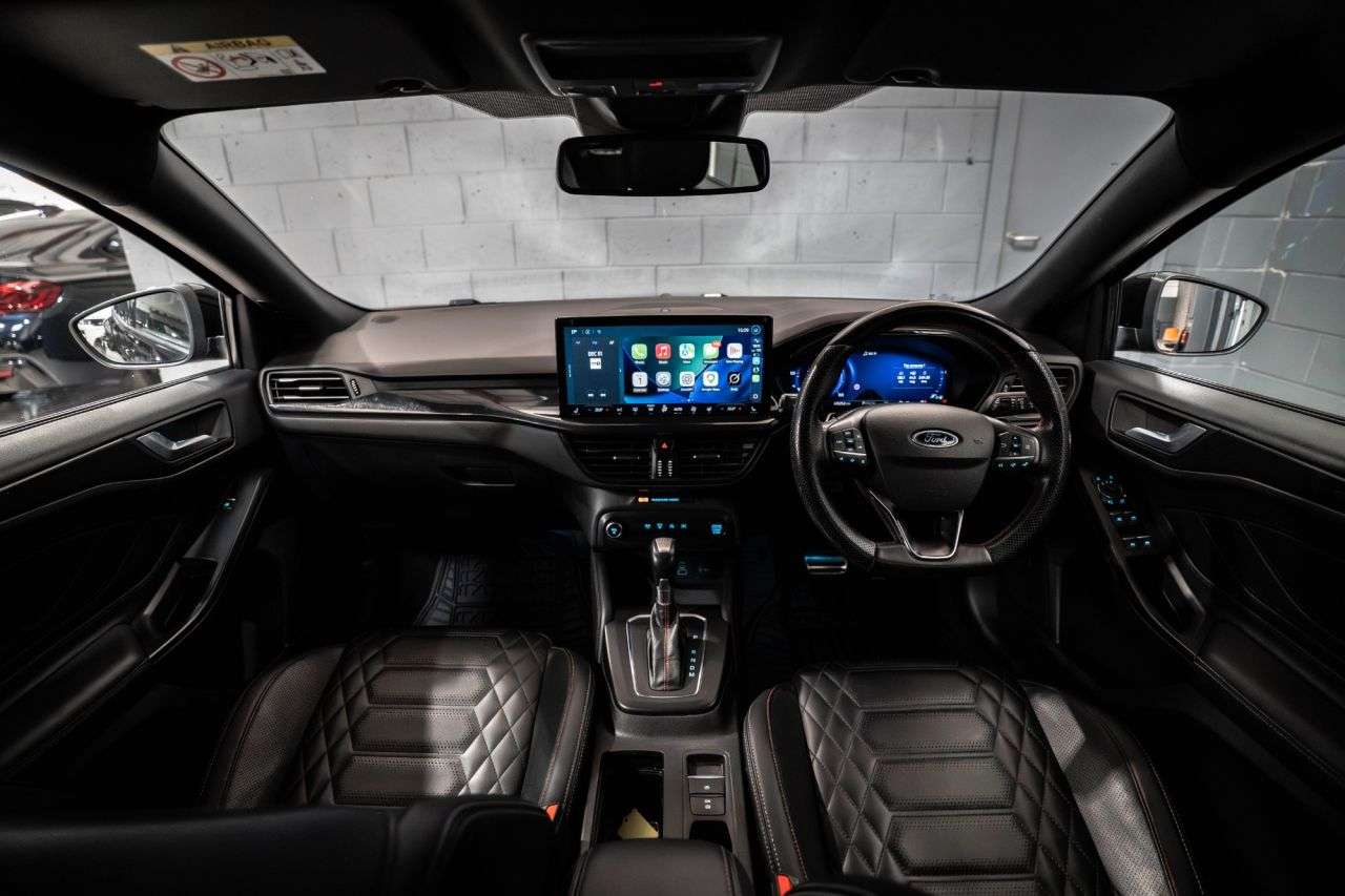 A 2022 FORD FOCUS 1.0T EcoBoost MHEV ST-Line Vignale Estate 5dr Petrol Hybrid DCT Euro 6 (s/s A 2022 FORD FOCUS 1.0T EcoBoost MHEV ST-Line Vignale Estate 5dr Petrol Hybrid DCT Euro 6 (s/s
