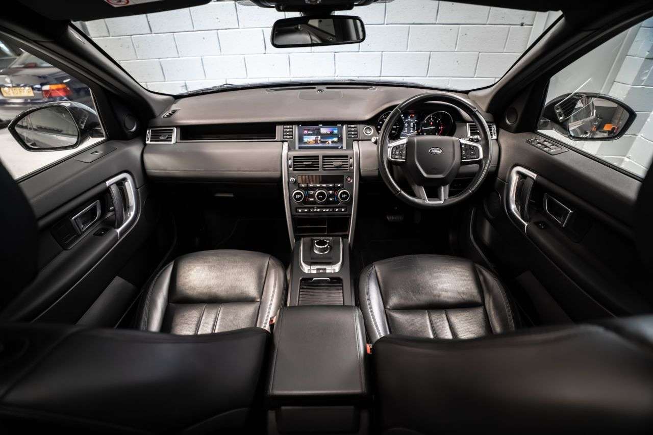 A 2019 LAND ROVER DISCOVERY SPORT 2.0 TD4 Landmark SUV 5dr Diesel Auto 4WD Euro 6 (s/s) (180 ps) / STUNNING C A 2019 LAND ROVER DISCOVERY SPORT 2.0 TD4 Landmark SUV 5dr Diesel Auto 4WD Euro 6 (s/s) (180 ps) / STUNNING C