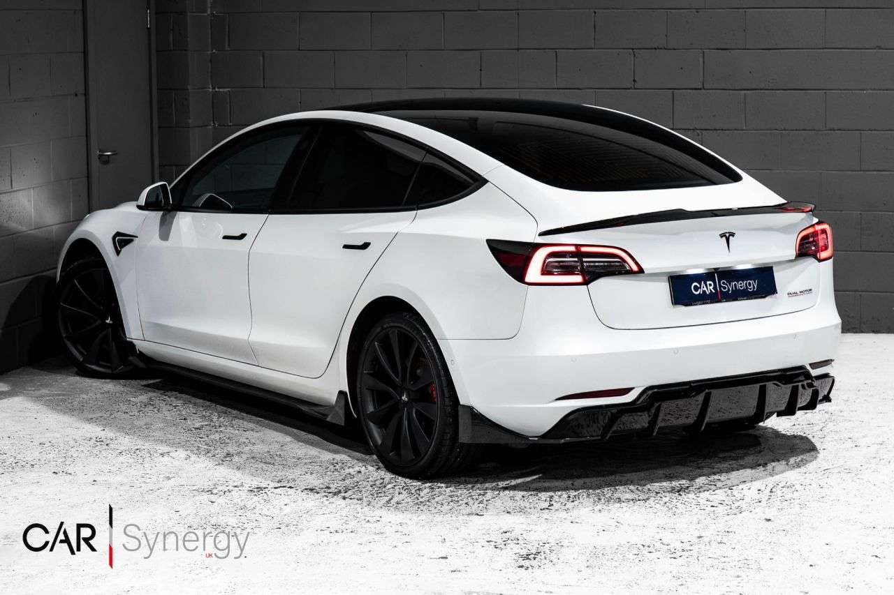 A 2020 TESLA MODEL 3 (Dual Motor) Performance Saloon 4dr Electric Auto 4WDE (Performance Upgrade A 2020 TESLA MODEL 3 (Dual Motor) Performance Saloon 4dr Electric Auto 4WDE (Performance Upgrade