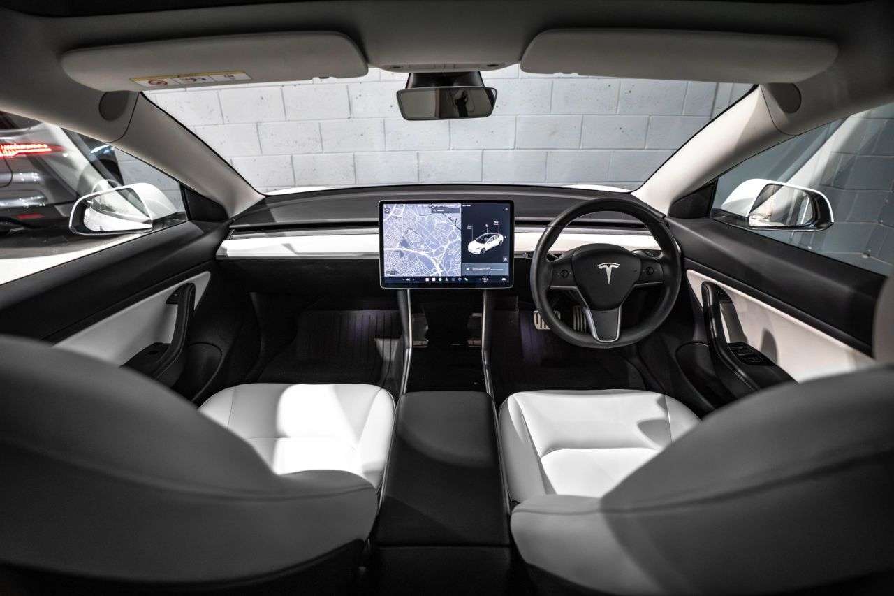 A 2020 TESLA MODEL 3 (Dual Motor) Performance Saloon 4dr Electric Auto 4WDE (Performance Upgrade A 2020 TESLA MODEL 3 (Dual Motor) Performance Saloon 4dr Electric Auto 4WDE (Performance Upgrade