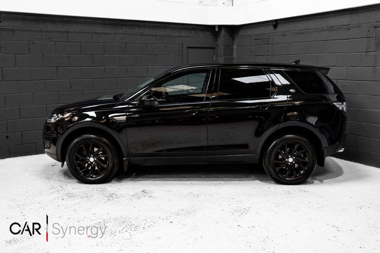 A 2017 LAND ROVER DISCOVERY SPORT 2.0 TD4 SE Tech SUV 5dr Diesel Auto 4WD Euro 6 (s/s) (180 ps) / STUNNING CA A 2017 LAND ROVER DISCOVERY SPORT 2.0 TD4 SE Tech SUV 5dr Diesel Auto 4WD Euro 6 (s/s) (180 ps) / STUNNING CA