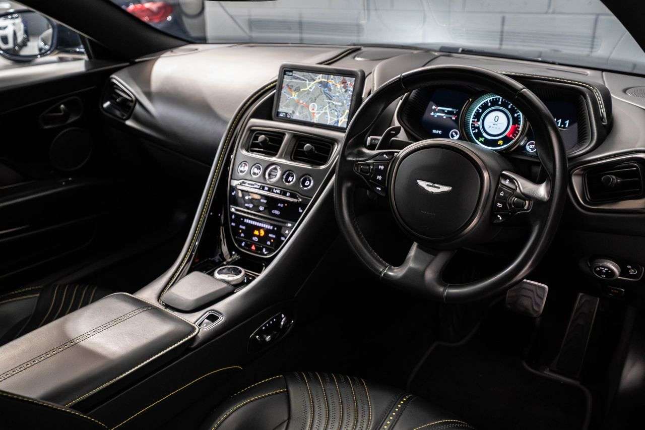 2018 ASTON MARTIN DB11 2018 ASTON MARTIN DB11