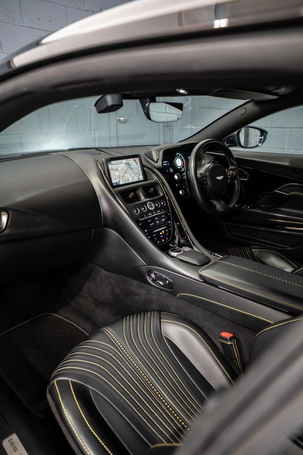 2018 ASTON MARTIN DB11 2018 ASTON MARTIN DB11