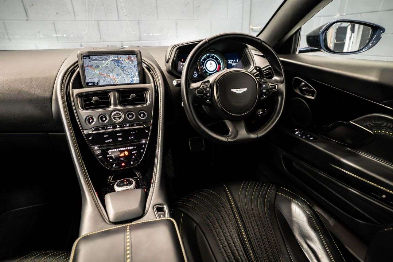 2018 ASTON MARTIN DB11 2018 ASTON MARTIN DB11