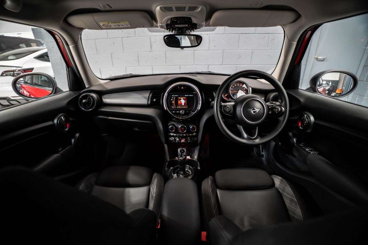 A 2018 MINI HATCH 1.5 Cooper Classic Hatchback 5dr Petrol Steptronic Euro 6 (s/s) (136 ps) / A 2018 MINI HATCH 1.5 Cooper Classic Hatchback 5dr Petrol Steptronic Euro 6 (s/s) (136 ps) /