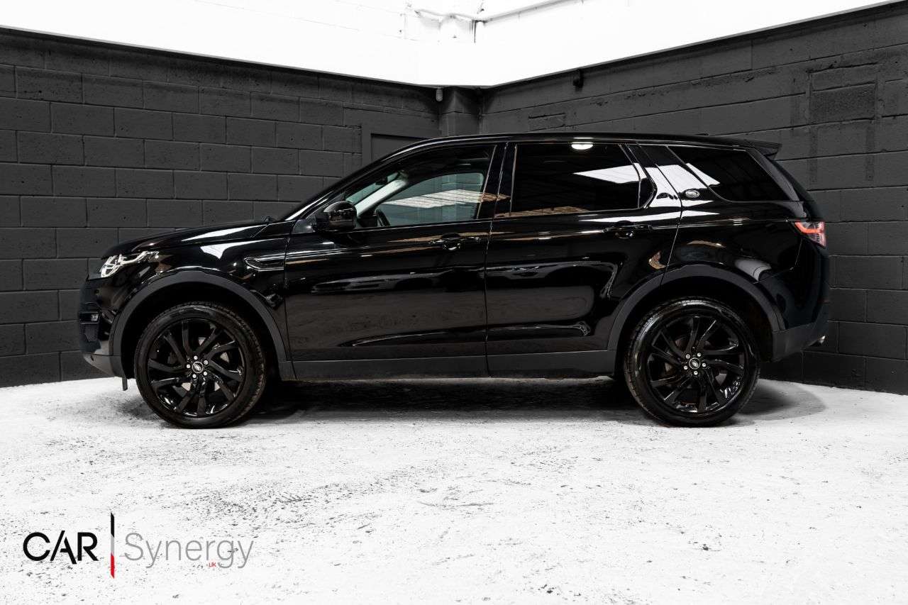 A 2016 LAND ROVER DISCOVERY SPORT 2.0 TD4 HSE Black SUV 5dr Diesel Auto 4WD Euro 6 (s/s) (180 ps) / STUNNING A 2016 LAND ROVER DISCOVERY SPORT 2.0 TD4 HSE Black SUV 5dr Diesel Auto 4WD Euro 6 (s/s) (180 ps) / STUNNING