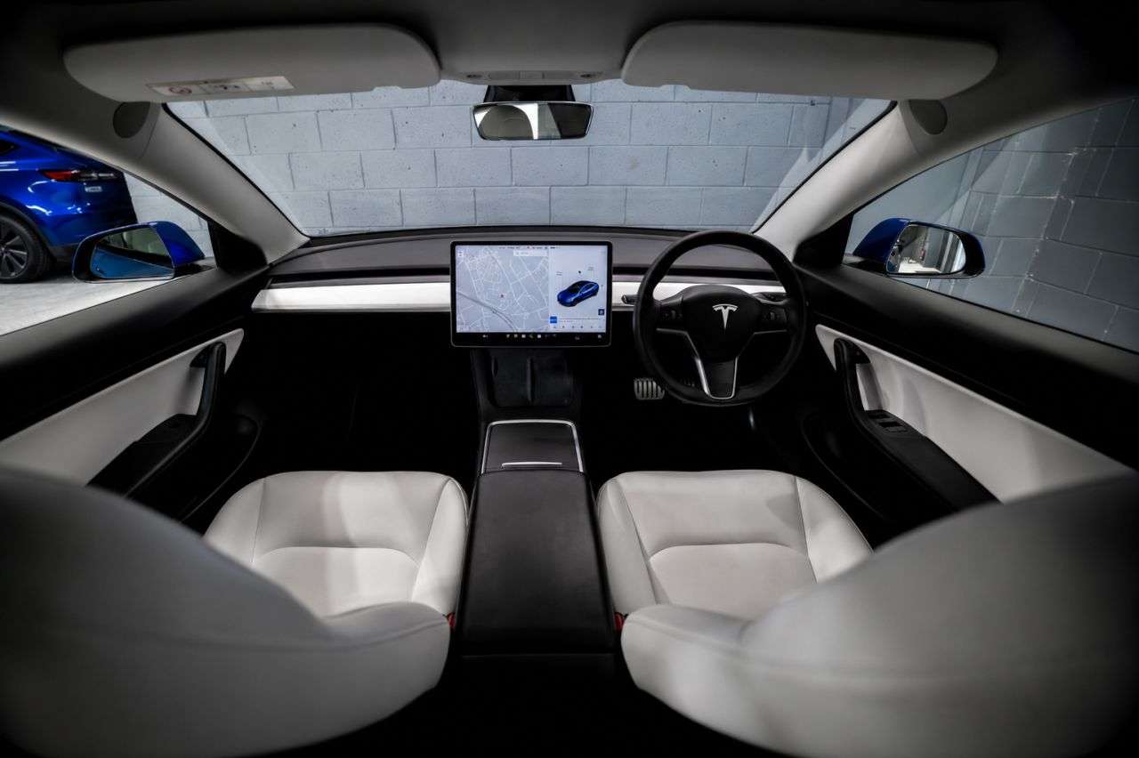 A 2021 TESLA MODEL 3 (Dual Motor) Performance Saloon 4dr Electric Auto 4WDE (Performance Upgrade A 2021 TESLA MODEL 3 (Dual Motor) Performance Saloon 4dr Electric Auto 4WDE (Performance Upgrade