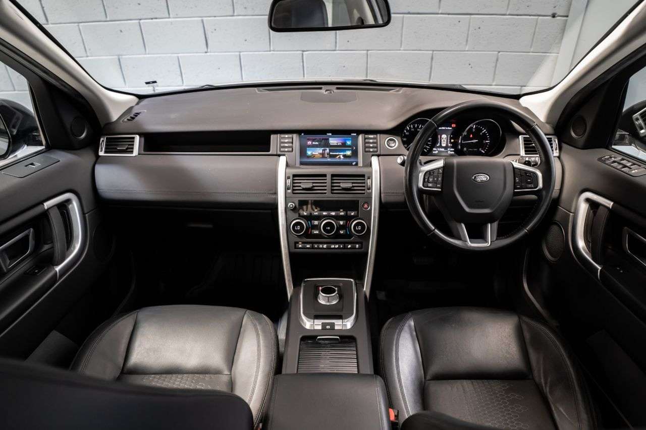 A 2019 LAND ROVER DISCOVERY SPORT 2.0 TD4 SE Tech SUV 5dr Diesel Auto 4WD Euro 6 (s/s) (180 ps) / STUNNING CA A 2019 LAND ROVER DISCOVERY SPORT 2.0 TD4 SE Tech SUV 5dr Diesel Auto 4WD Euro 6 (s/s) (180 ps) / STUNNING CA