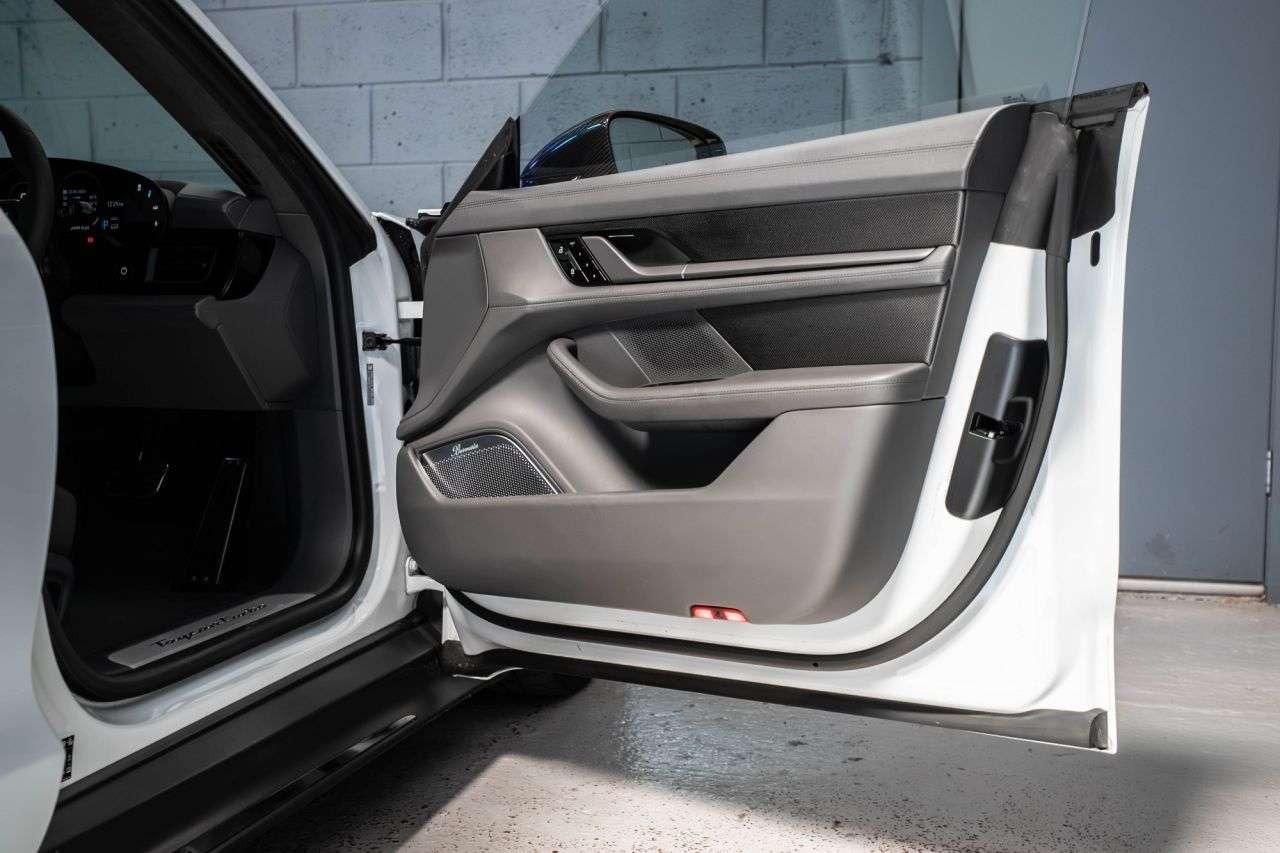 2020 PORSCHE TAYCAN 2020 PORSCHE TAYCAN