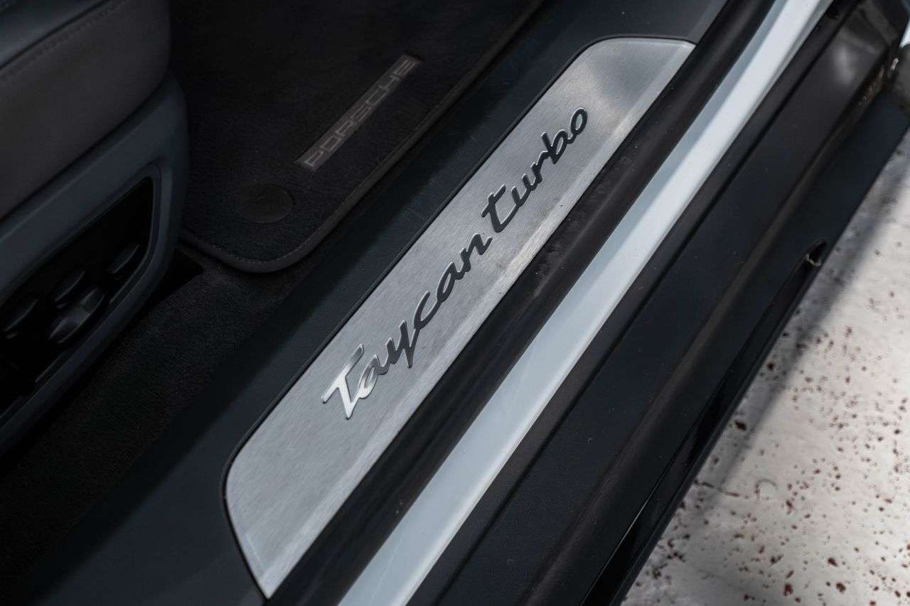 2020 PORSCHE TAYCAN 2020 PORSCHE TAYCAN
