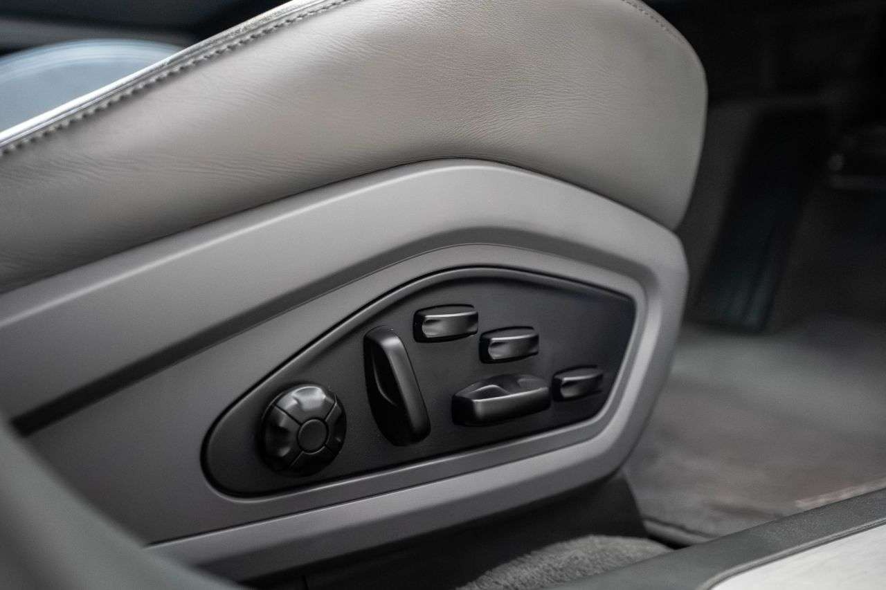 2020 PORSCHE TAYCAN 2020 PORSCHE TAYCAN