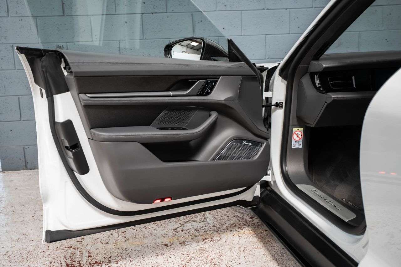2020 PORSCHE TAYCAN 2020 PORSCHE TAYCAN