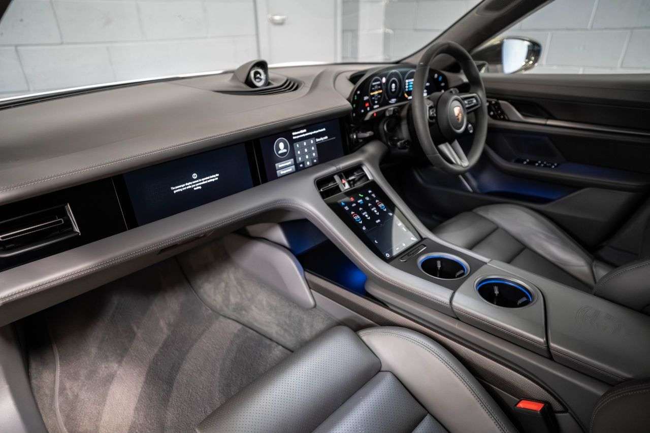 2020 PORSCHE TAYCAN 2020 PORSCHE TAYCAN