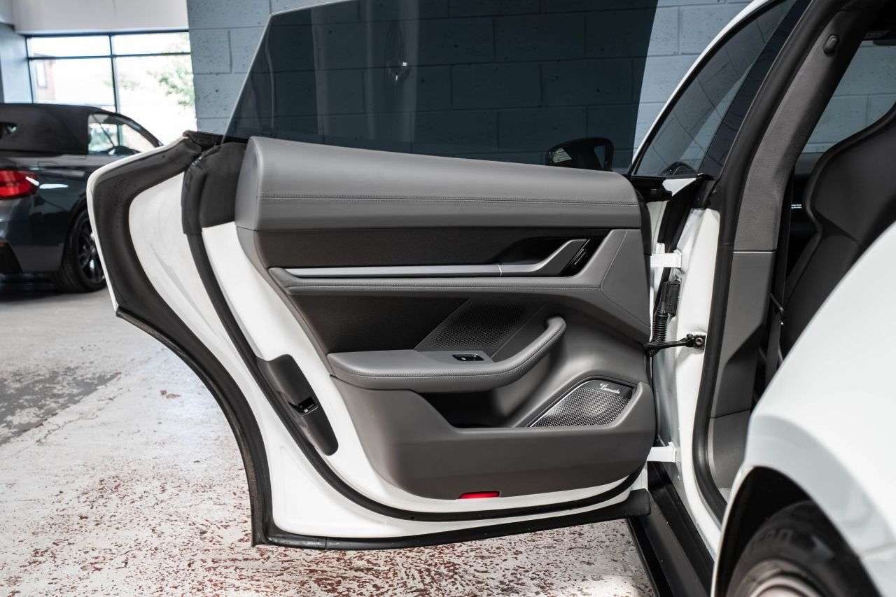 2020 PORSCHE TAYCAN 2020 PORSCHE TAYCAN