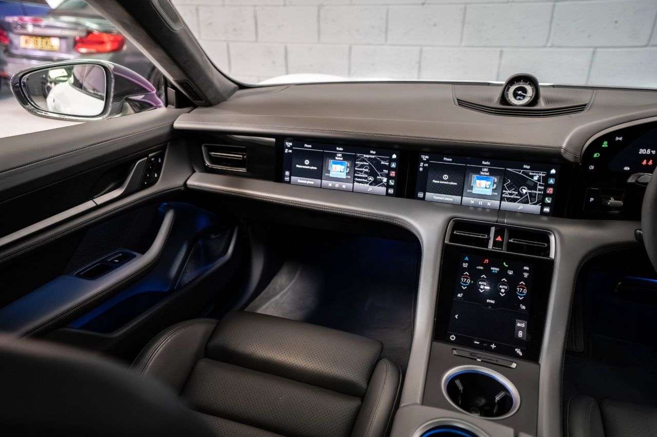 2020 PORSCHE TAYCAN 2020 PORSCHE TAYCAN