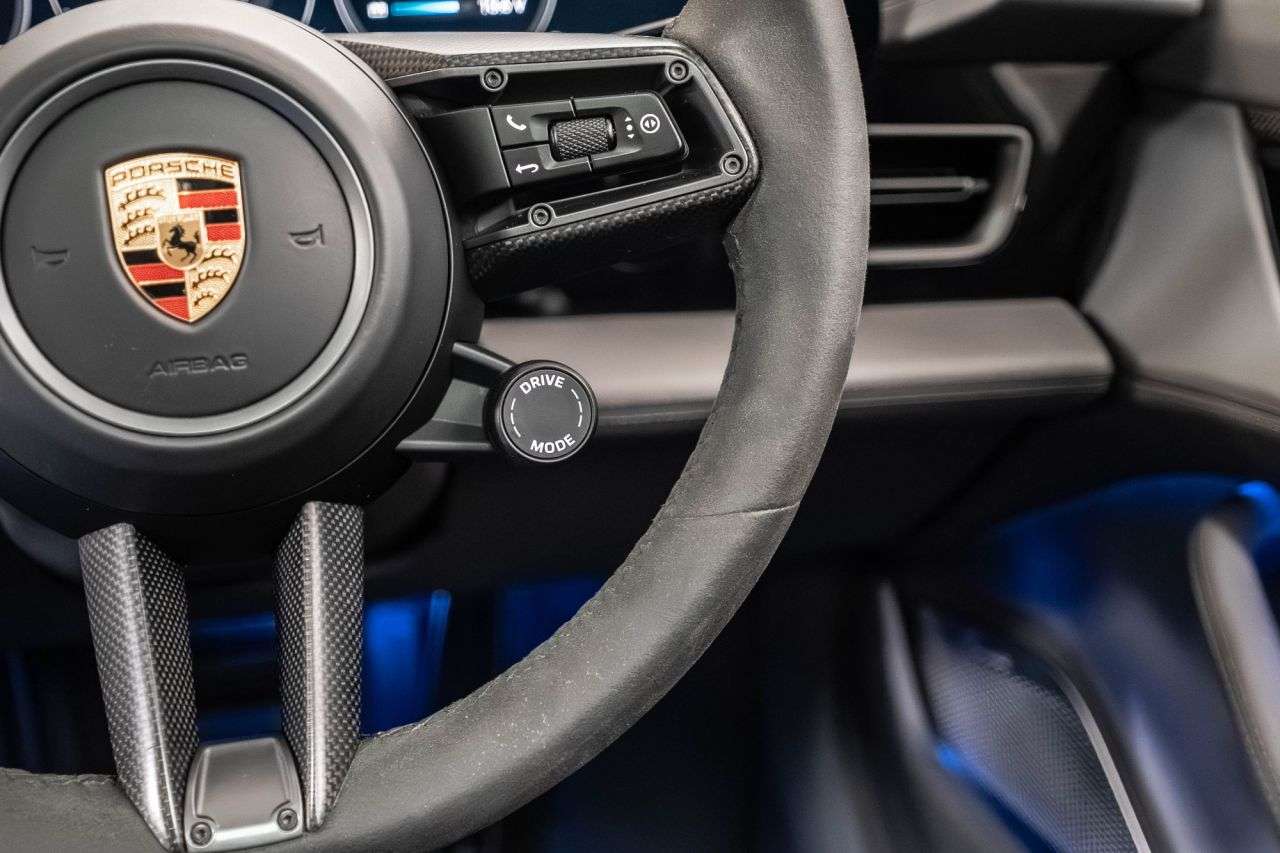 2020 PORSCHE TAYCAN 2020 PORSCHE TAYCAN