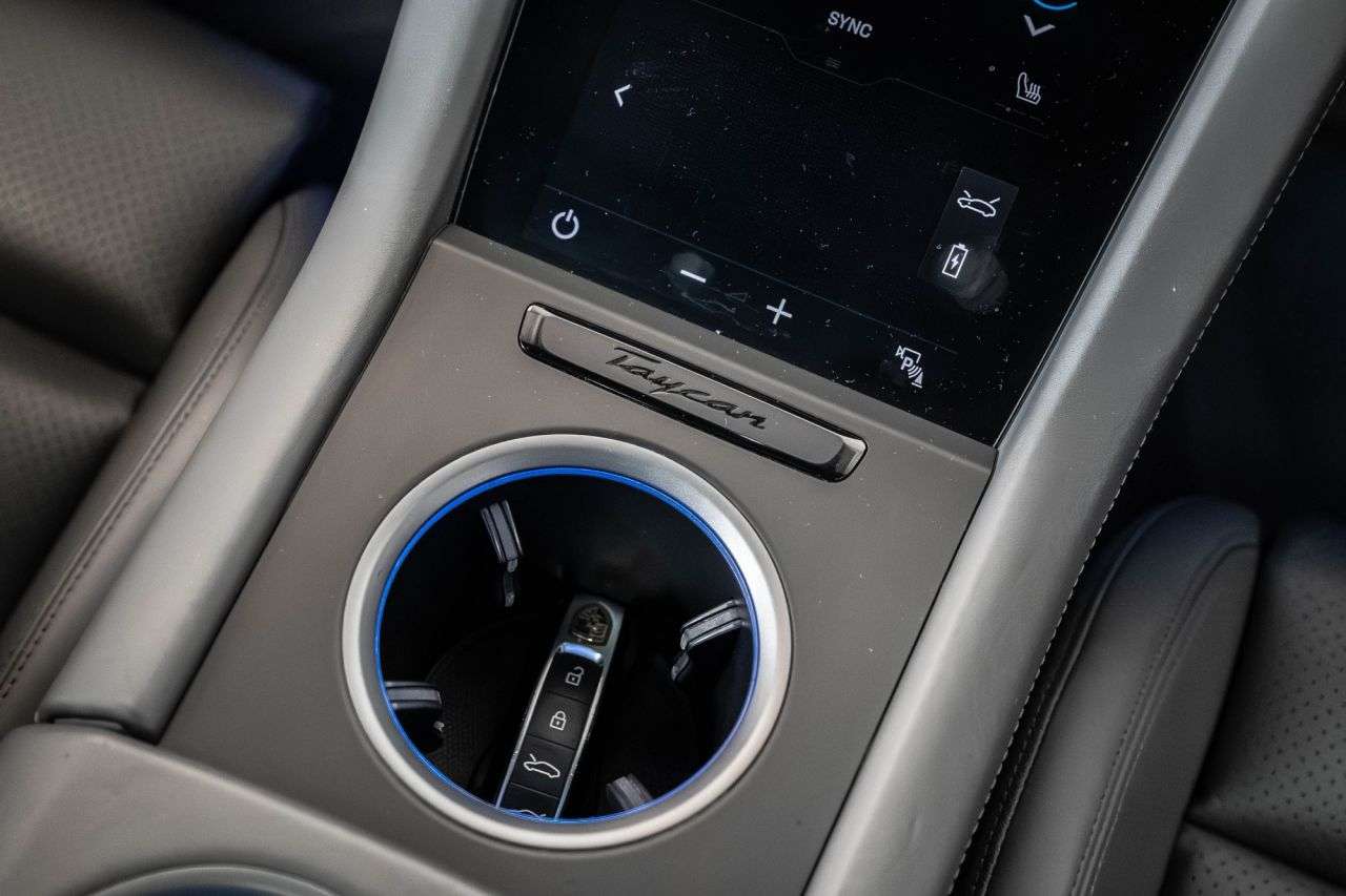 2020 PORSCHE TAYCAN 2020 PORSCHE TAYCAN