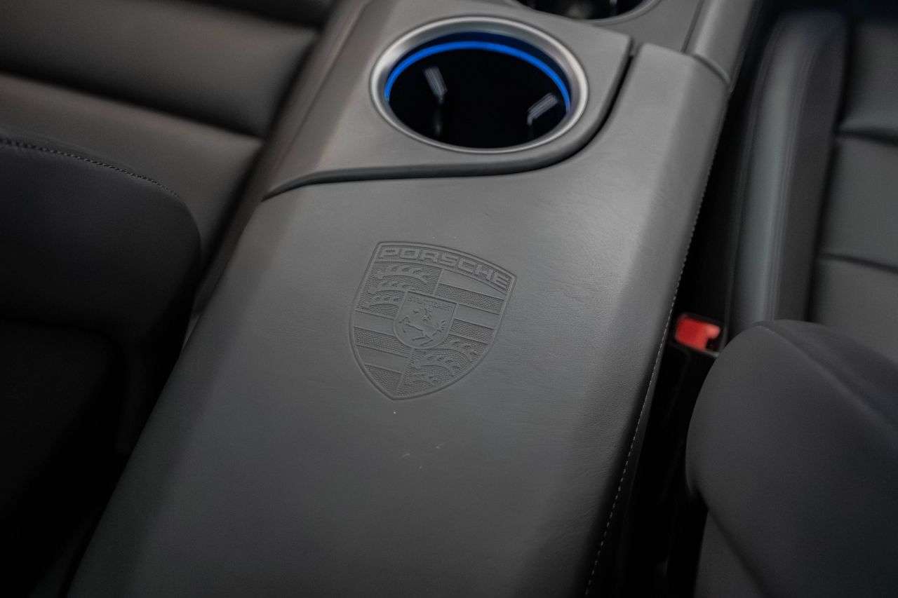 2020 PORSCHE TAYCAN 2020 PORSCHE TAYCAN