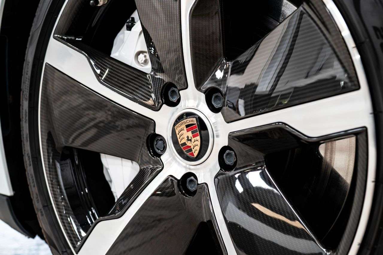 2020 PORSCHE TAYCAN 2020 PORSCHE TAYCAN