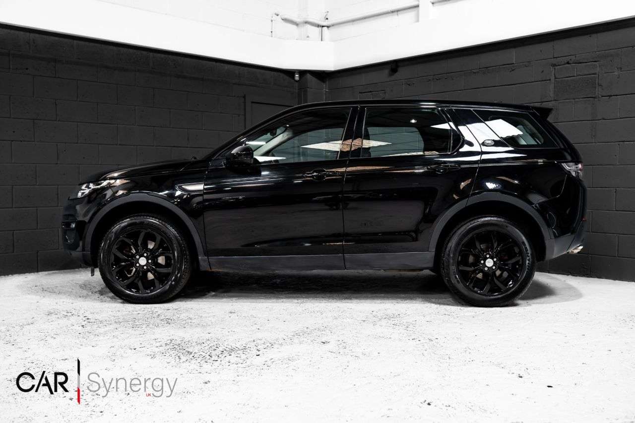 A 2017 LAND ROVER DISCOVERY SPORT 2.0 TD4 HSE SUV 5dr Diesel Auto 4WD Euro 6 (s/s) (180 ps) / 1 OWNER FULL SH A 2017 LAND ROVER DISCOVERY SPORT 2.0 TD4 HSE SUV 5dr Diesel Auto 4WD Euro 6 (s/s) (180 ps) / 1 OWNER FULL SH