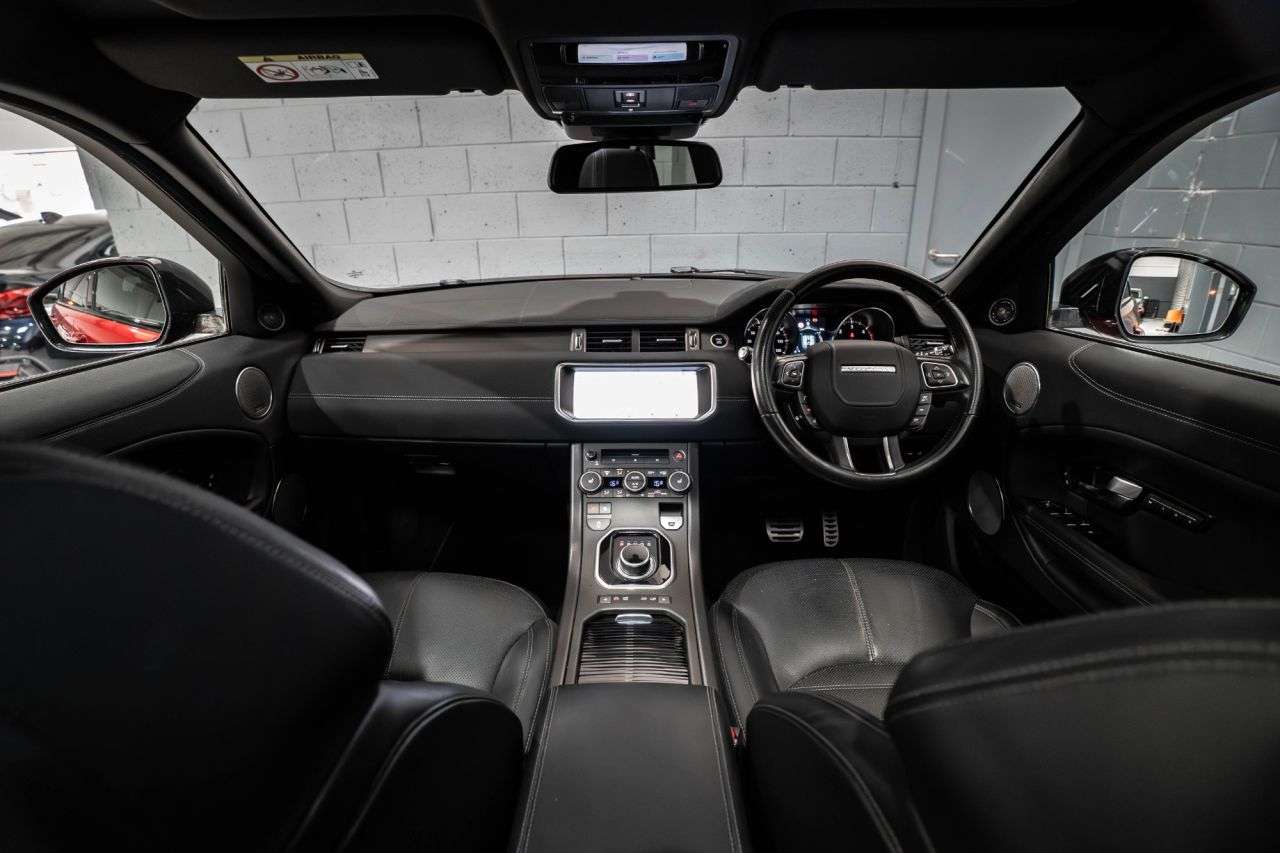 A 2017 LAND ROVER RANGE ROVER EVOQUE 2.0 TD4 HSE Dynamic SUV 5dr Diesel Auto 4WD Euro 6 (s/s) (180 ps) / STUNNIN A 2017 LAND ROVER RANGE ROVER EVOQUE 2.0 TD4 HSE Dynamic SUV 5dr Diesel Auto 4WD Euro 6 (s/s) (180 ps) / STUNNIN