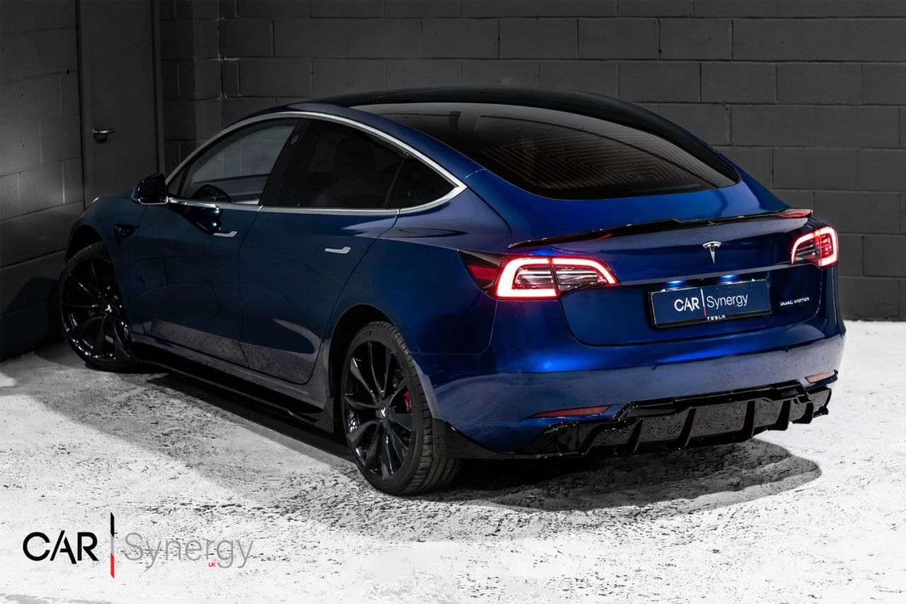A 2019 TESLA MODEL 3 (Dual Motor) Performance Saloon 4dr Electric Auto 4WDE (Performance Upgrade A 2019 TESLA MODEL 3 (Dual Motor) Performance Saloon 4dr Electric Auto 4WDE (Performance Upgrade