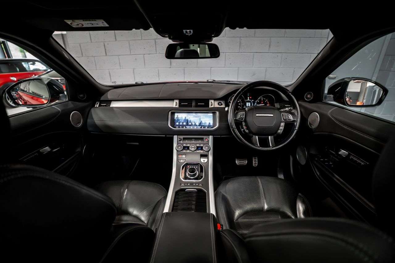 A 2017 LAND ROVER RANGE ROVER EVOQUE 2.0 TD4 HSE Dynamic SUV 5dr Diesel Auto 4WD Euro 6 (s/s) (180 ps) / STUNNIN A 2017 LAND ROVER RANGE ROVER EVOQUE 2.0 TD4 HSE Dynamic SUV 5dr Diesel Auto 4WD Euro 6 (s/s) (180 ps) / STUNNIN