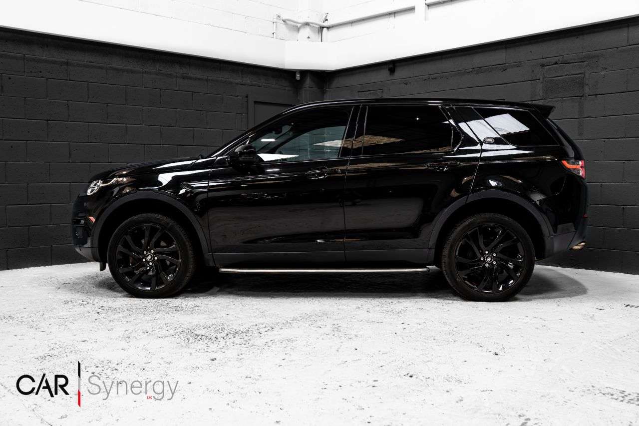 A 2018 LAND ROVER DISCOVERY SPORT 2.0 TD4 HSE Black SUV 5dr Diesel Auto 4WD Euro 6 (s/s) (180 ps) / STUNNING A 2018 LAND ROVER DISCOVERY SPORT 2.0 TD4 HSE Black SUV 5dr Diesel Auto 4WD Euro 6 (s/s) (180 ps) / STUNNING