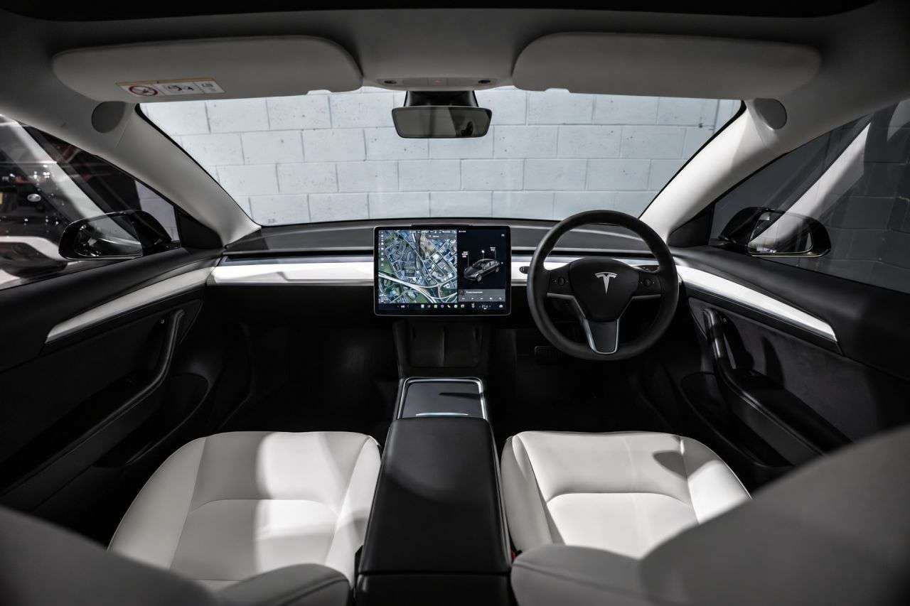 A 2021 TESLA MODEL 3 (Dual Motor) Performance Saloon 4dr Electric Auto 4WDE (Performance Upgrade A 2021 TESLA MODEL 3 (Dual Motor) Performance Saloon 4dr Electric Auto 4WDE (Performance Upgrade