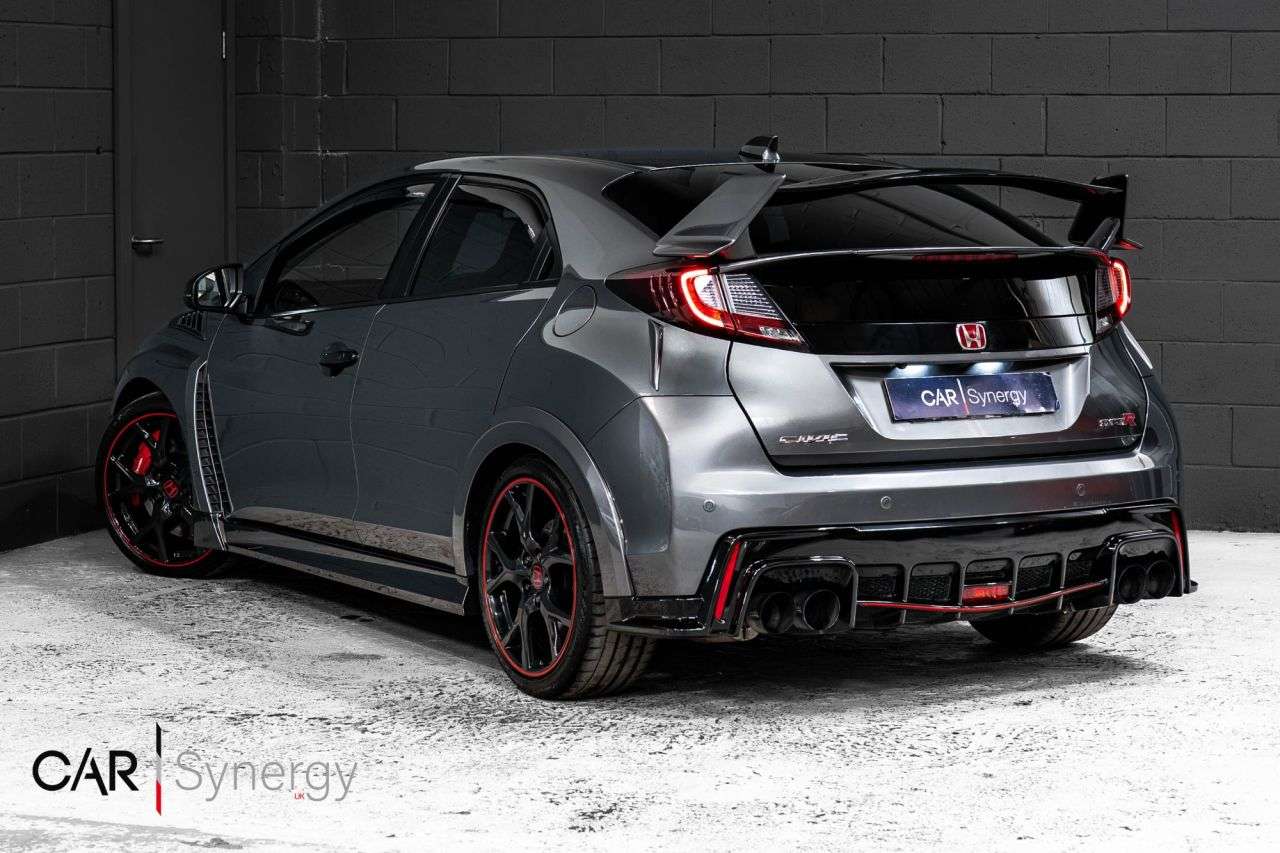 A 2016 HONDA CIVIC 2.0 i-VTEC Type R GT Hatchback 5dr Petrol Manual Euro 6 (s/s) (310 ps) / ST A 2016 HONDA CIVIC 2.0 i-VTEC Type R GT Hatchback 5dr Petrol Manual Euro 6 (s/s) (310 ps) / ST